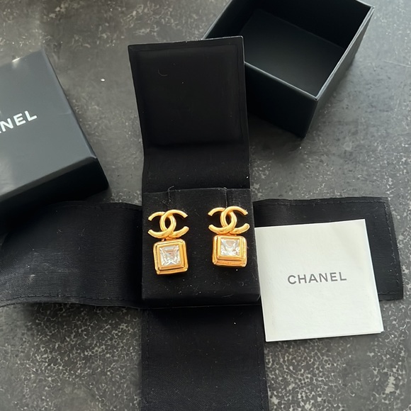 Chanel large crystal/rhinestone CC earrings - Picture 1 of 8